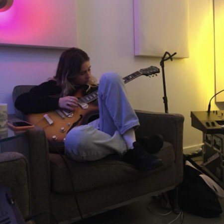  پروفایل دختر تنها