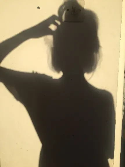  پروفایل دختر تنها و قوی