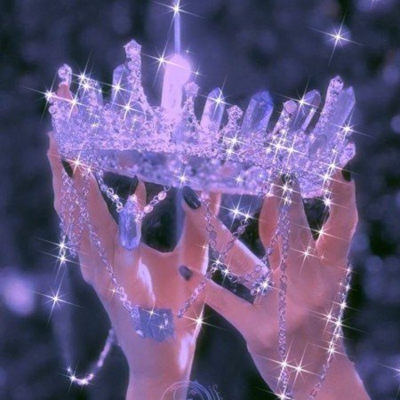  پروفایل دختر تاج دار