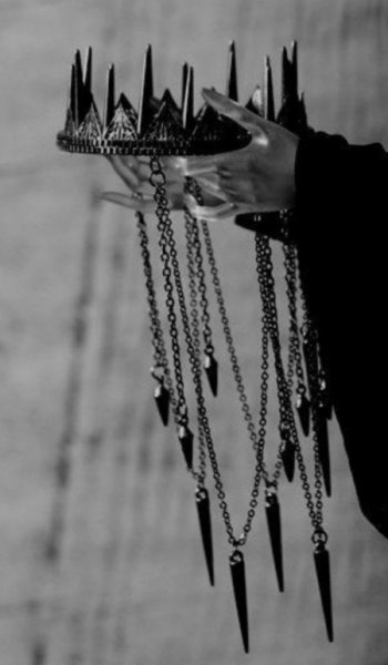  پروفایل دختر تاج دار