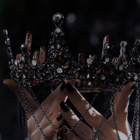  پروفایل دختر تاج دار