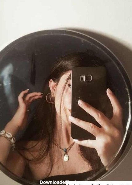  پروفایل دختر جلوی آینه