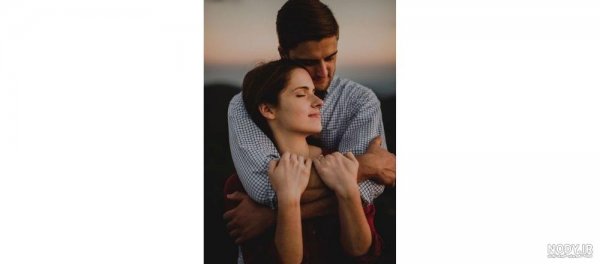  ژست عکس دونفره جلو آینه دخترانه