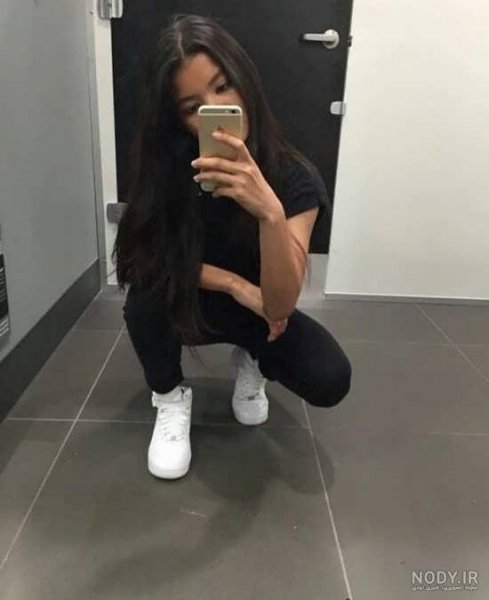  ژست عکس دونفره جلو آینه دخترانه