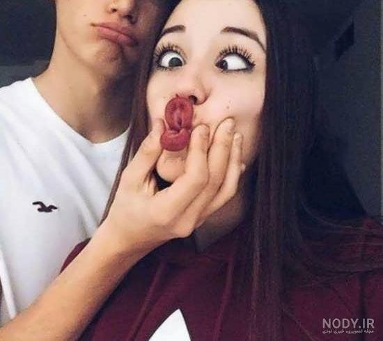  ژست عکس دونفره جلو آینه دخترانه