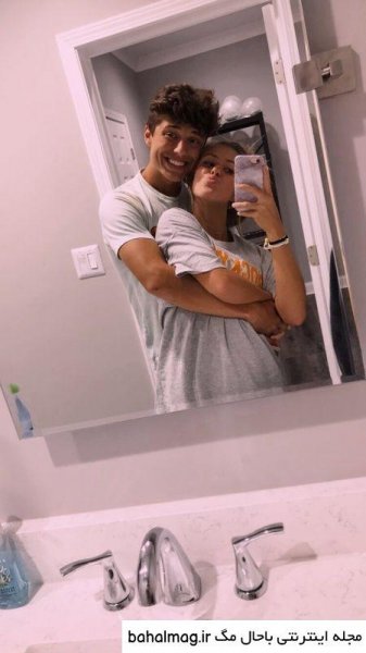  ژست عکس دونفره جلو آینه دخترانه