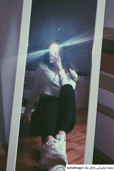  ژست عکس دونفره جلو آینه دخترانه