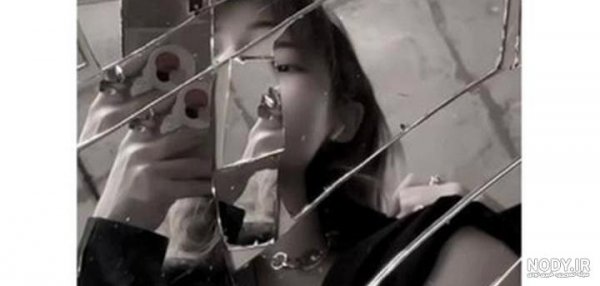  ژست عکس دونفره جلو آینه دخترانه