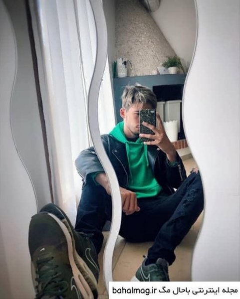  ژست عکس دونفره جلو آینه دخترانه