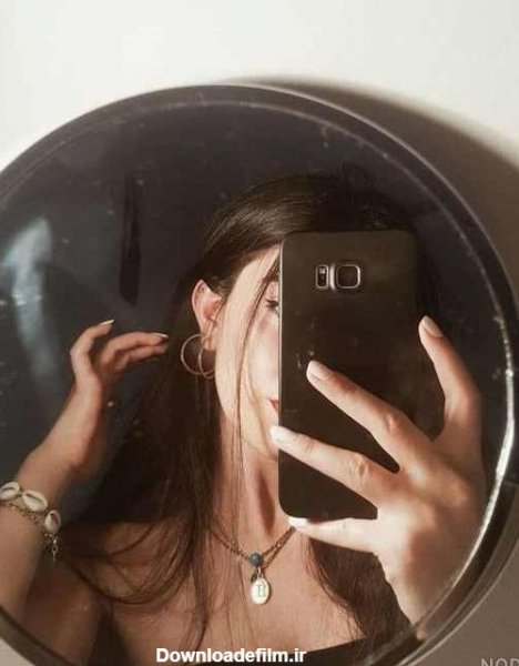 عکس دختر جلو اینه طبیعی