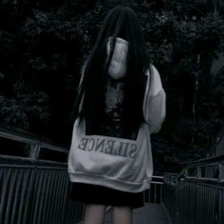  عکس دختر تو اینه اسانسور