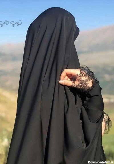  عکس دختر جلو اینه طبیعی با حجاب