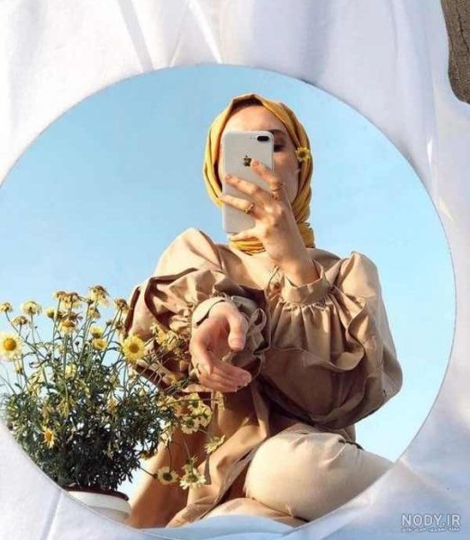  عکس دختر جلو اینه طبیعی با حجاب