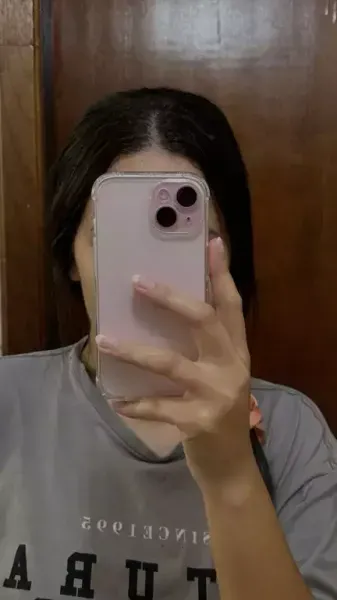  عکس دختر با گوشی ایفون برای پروفایل