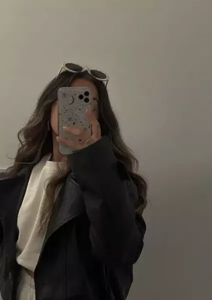  عکس دختر با گوشی ایفون برای پروفایل