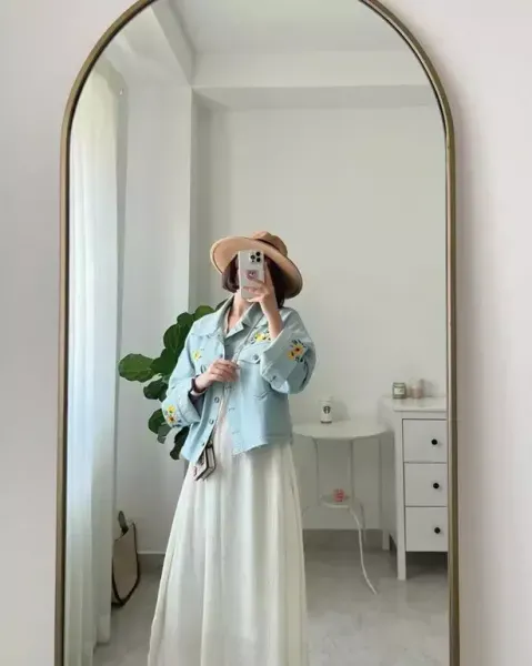  عکس دختر با گوشی ایفون برای پروفایل