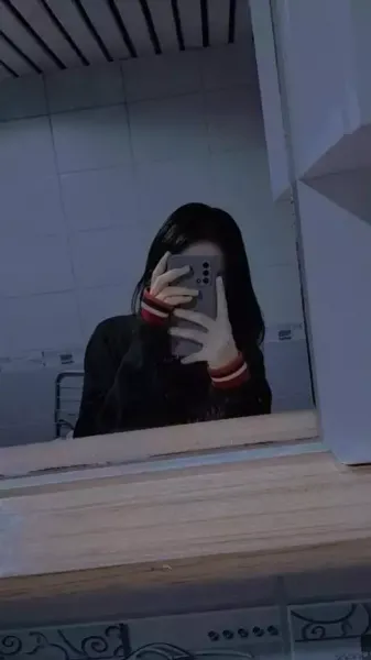  عکس دختر با گوشی سامسونگ برای پروفایل