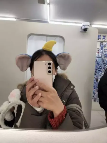  عکس دختر با گوشی سامسونگ برای پروفایل