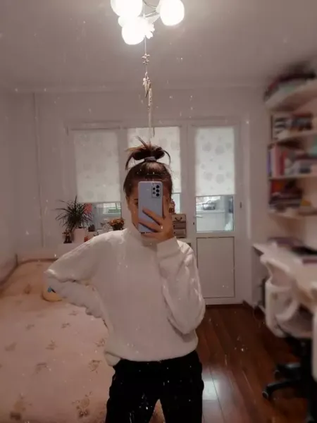  عکس دختر با گوشی سامسونگ برای پروفایل