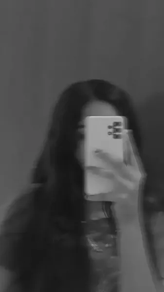  عکس دختر با گوشی سامسونگ برای پروفایل