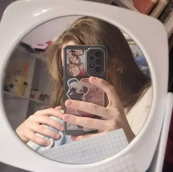  عکس دختر با گوشی سامسونگ برای پروفایل