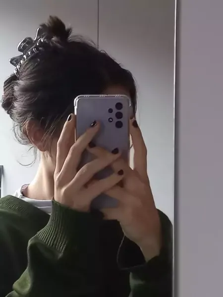  عکس دختر با گوشی سامسونگ برای پروفایل