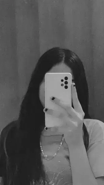  عکس دختر با گوشی سامسونگ برای پروفایل