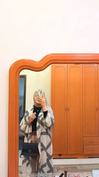  عکس دختر با گوشی سامسونگ برای پروفایل