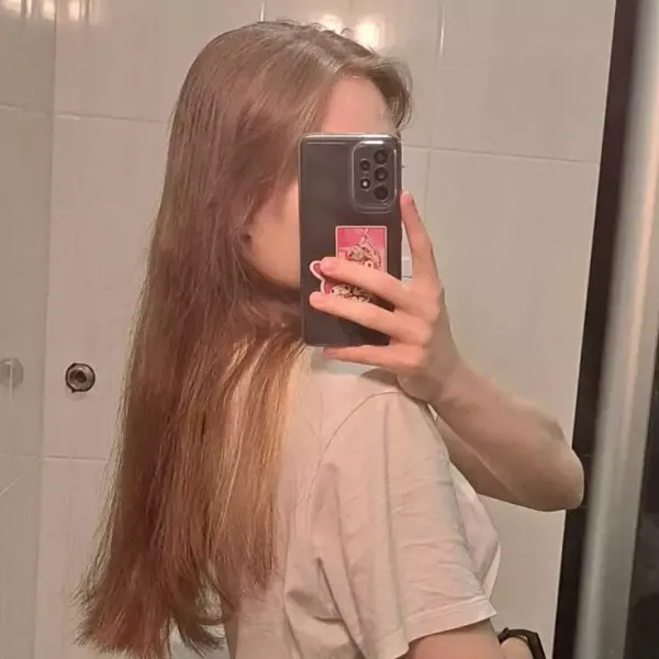  عکس دختر با گوشی سامسونگ برای پروفایل