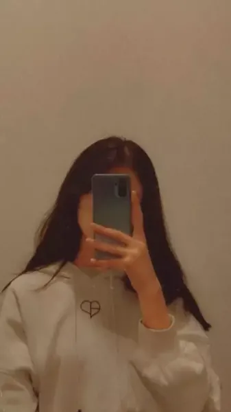  عکس دختر با گوشی سامسونگ برای پروفایل