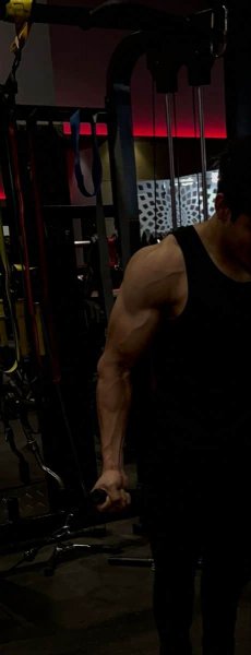  عکس جلو آینه پسرانه باشگاه