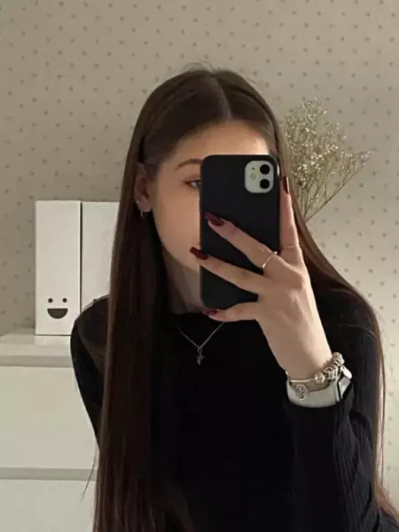  عکس پروفایل دخترانه با گوشی