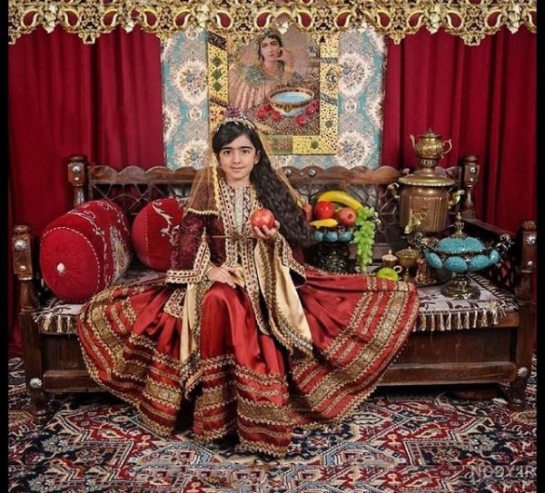  عکس شب یلدا با لباس سنتی