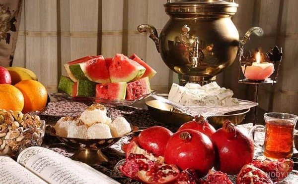  عکس شب یلدا با لباس سنتی