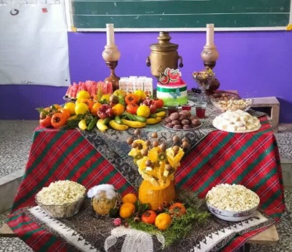 عکس میز یلدا برای مدرسه