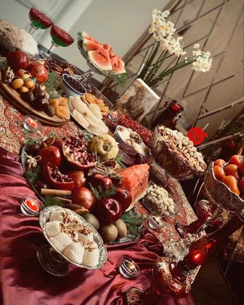  عکس میز یلدایی عروس