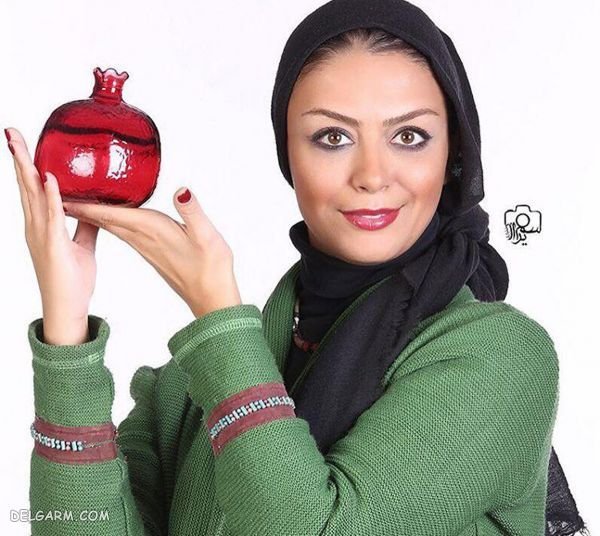  ژست عکس با میز یلدا