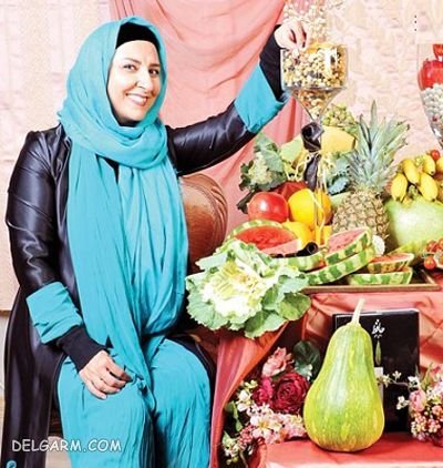  ژست عکس با میز یلدا