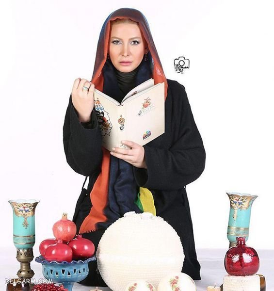  ژست عکس با میز یلدا