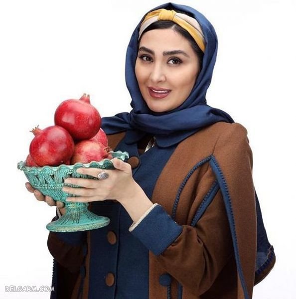  ژست عکس با میز یلدا