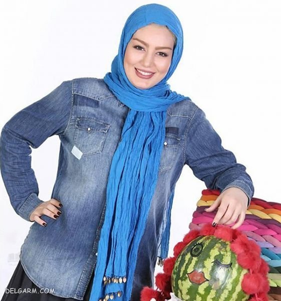  ژست عکس با میز یلدا