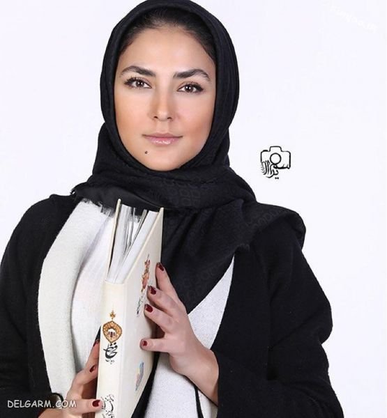  ژست عکس با میز یلدا