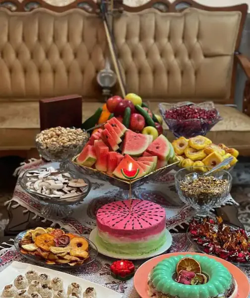  عکس تزیین میز شب یلدا ساده