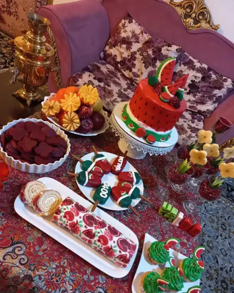  عکس تزیین میز شب یلدا ساده