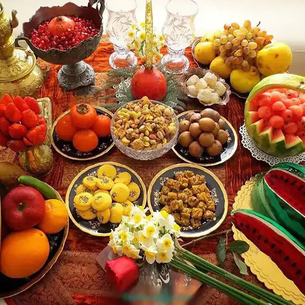  عکس تزیین میز شب یلدا ساده