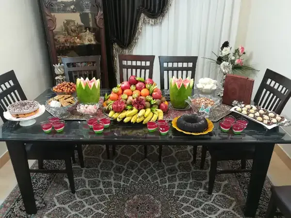  عکس تزیین میز شب یلدا ساده