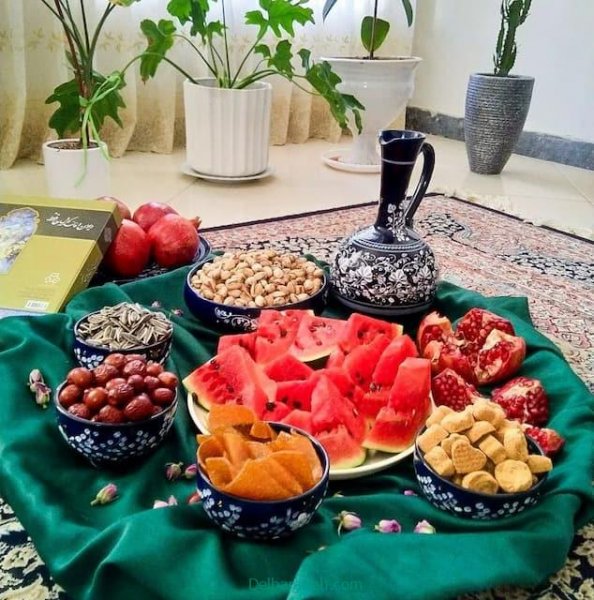  عکس چیدمان میز یلدا