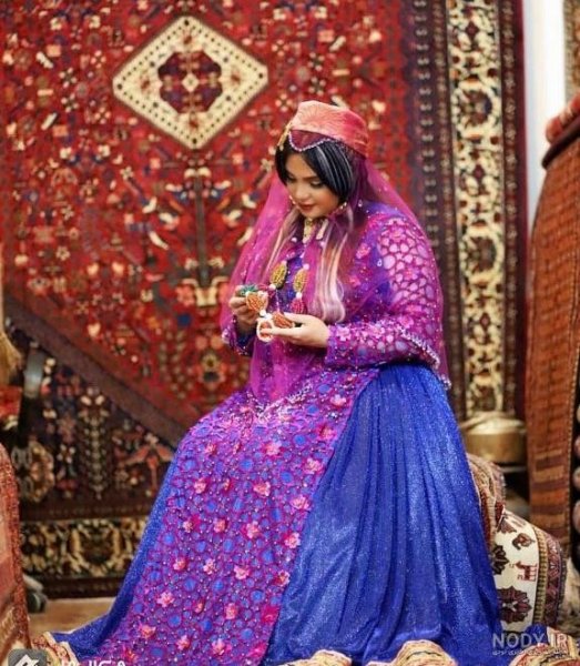  عکس مادر با لباس محلی ایران