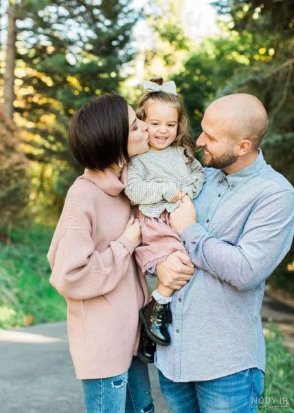  عکس مادر در طبیعت با کودک