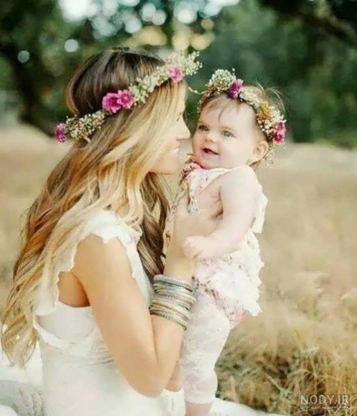  عکس مادر در طبیعت با کودک